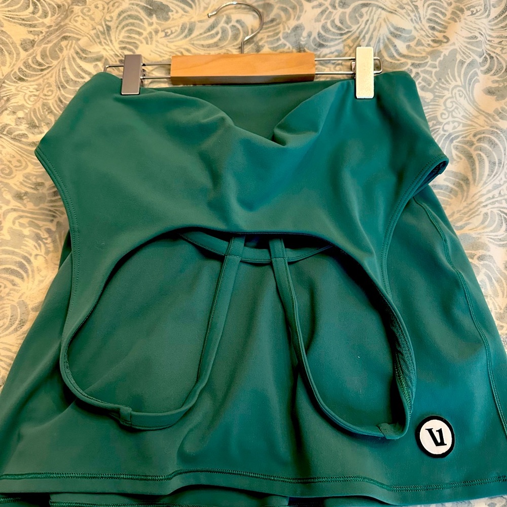Like new Vuori Yosemite Sports Bra (L) and skort in Court Green (S)